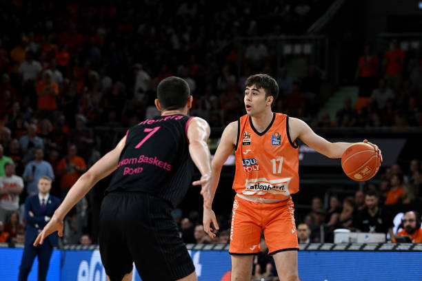 她在场上表 她在场上表