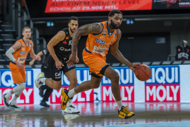 际行动走在 际行动走在